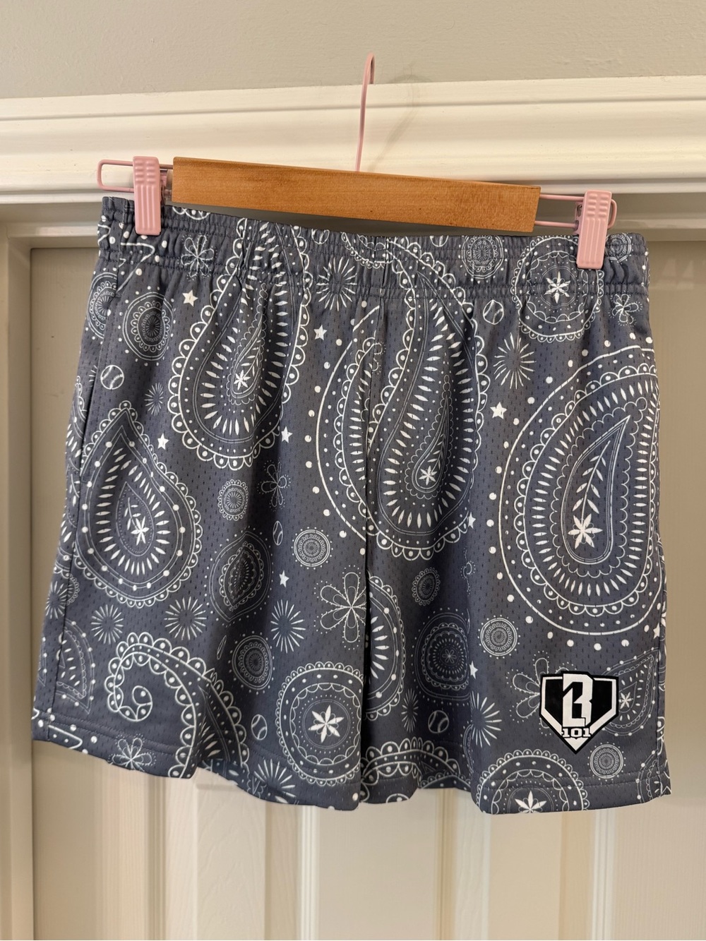 NWT Baseball Lifestyle 101 Paisley Shorts - Gray
Size: YXL